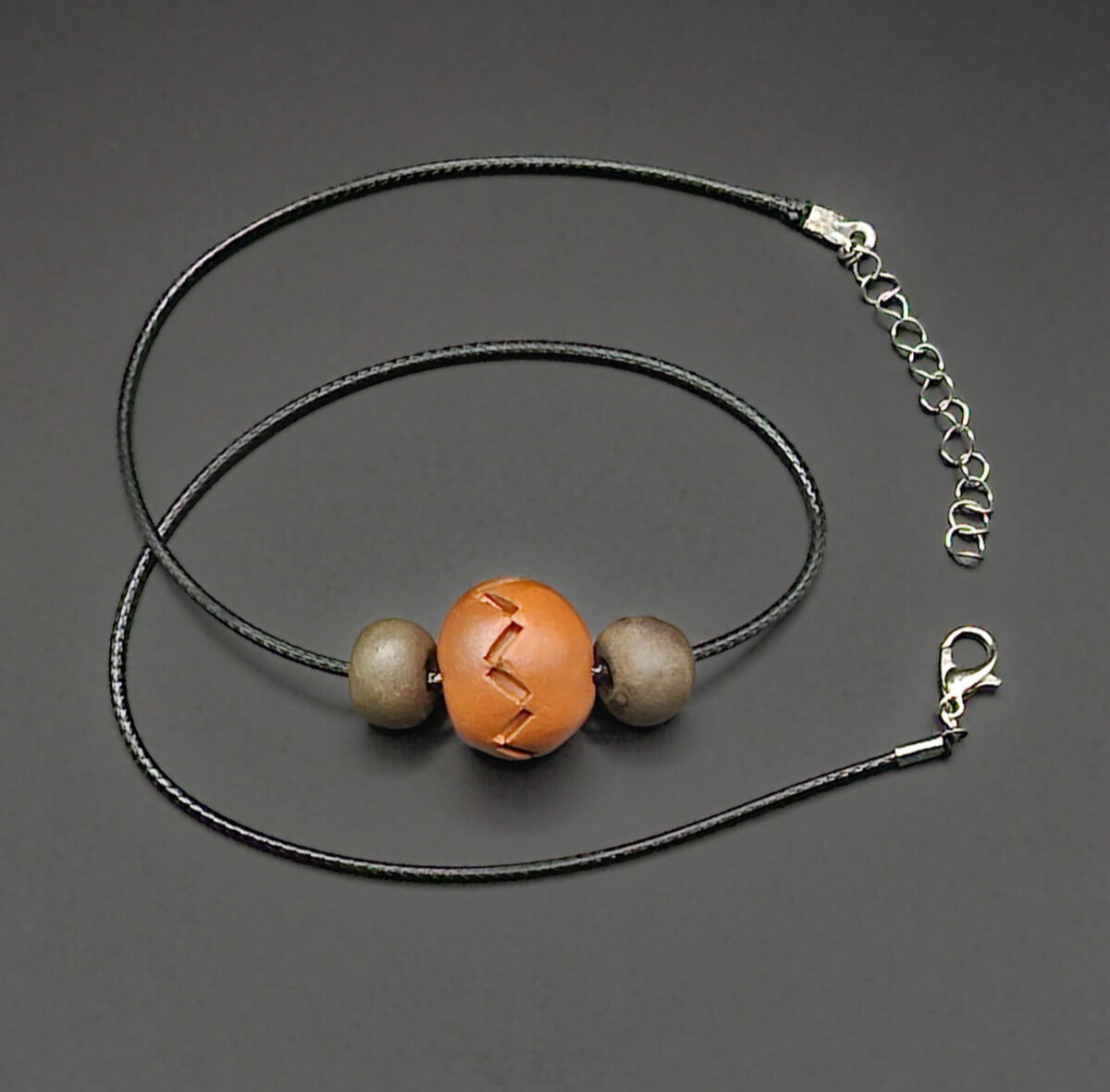 Collier Trois Perles Décorée