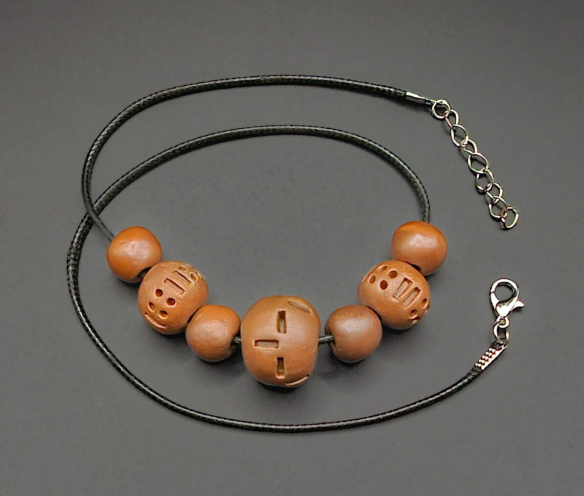 Collier Sept Perles Trois Décorées
