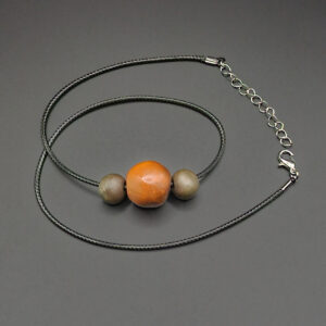 Collier Trois perles en céramique sigillée