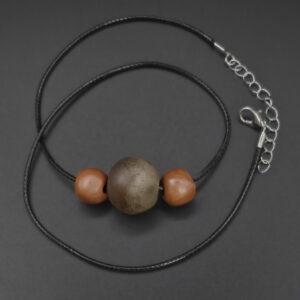 Collier Trois perles en céramique sigillée