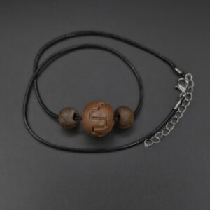 Collier Trois perles dont une décorée en céramique sigillée