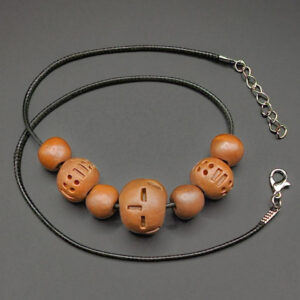 Collier Sept Perles dont Trois Décorées en céramique sigillée