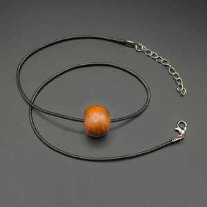 Collier Une grande perle en céramique sigillée