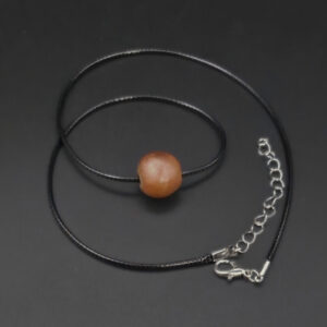 Collier Une moyenne perle en céramique sigillée