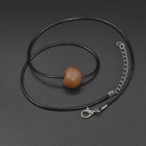 Collier Une moyenne perle en céramique sigillée