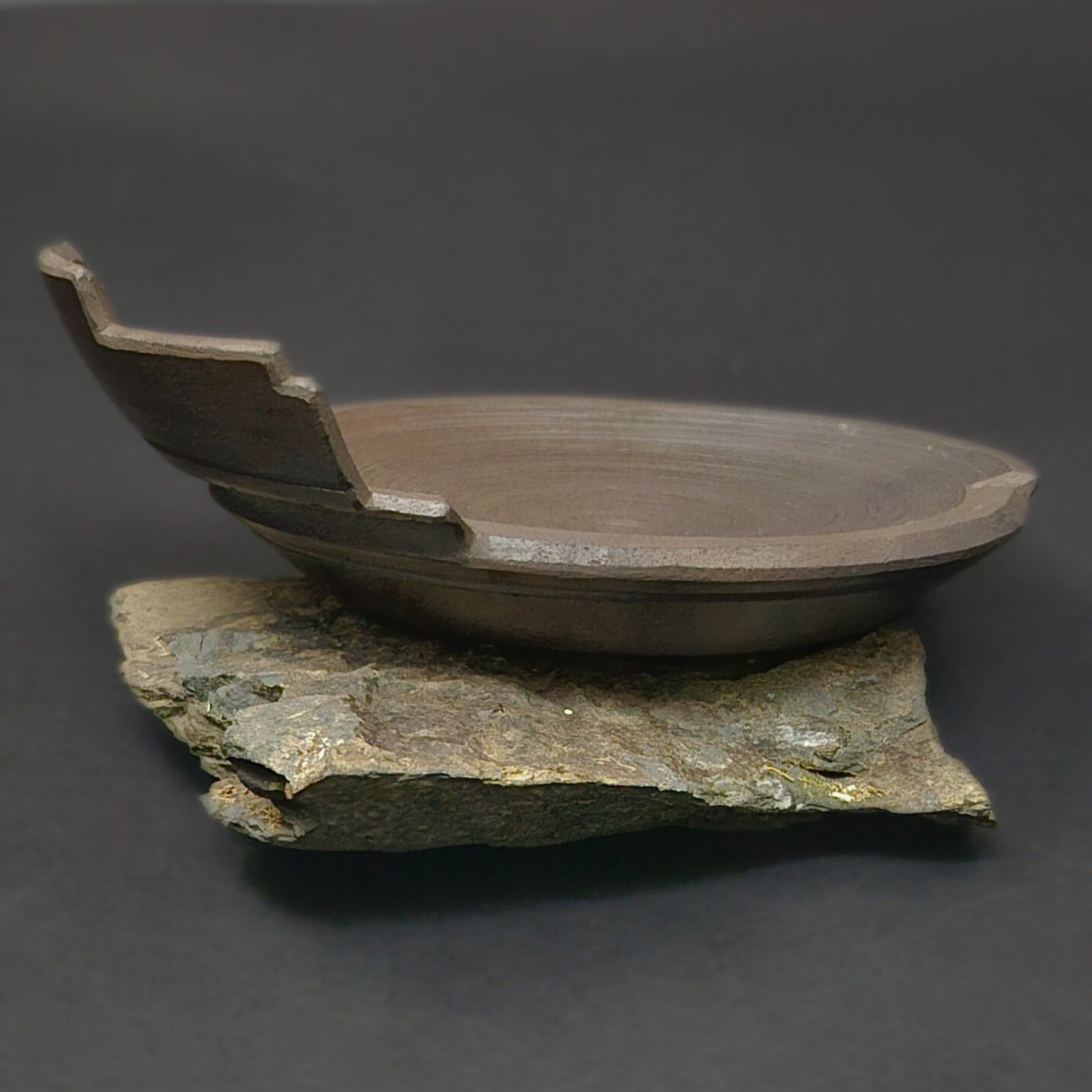 Découpé – pièce en céramique sigillée, petit format