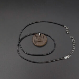 Collier avec pendentif en céramique sigillée